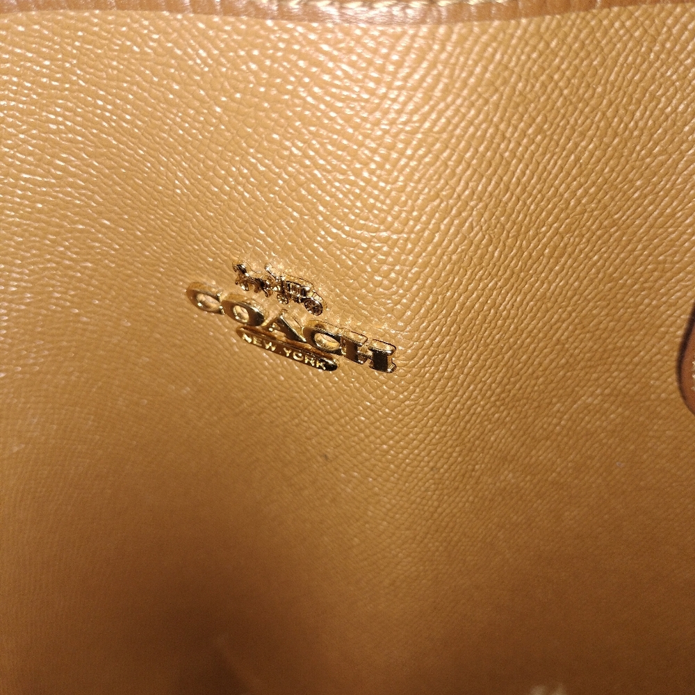 Coach purse - Picture 3 of 3